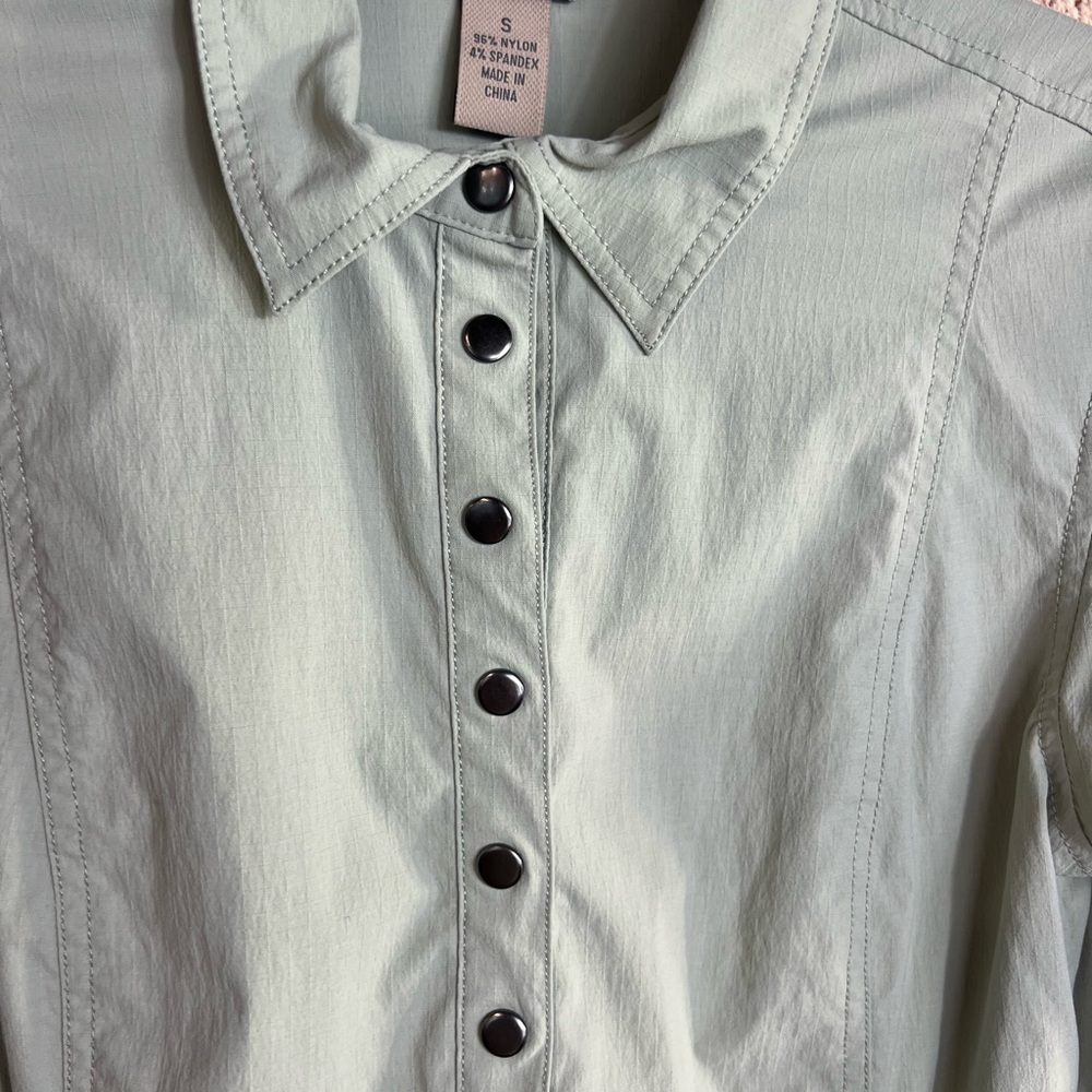 Duluth Trading Co Light Gray Nylon Shirt - Picture 2 of 7